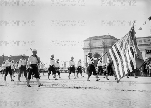 Parade at the unveiling of the Columbus Memorial