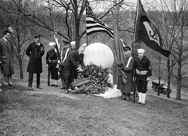 Navy honors twenty-first anniversary of discovery of North Pole by Admiral Peary