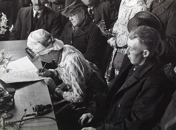 West Frisian wedding Location: Stompetoren: 1942.