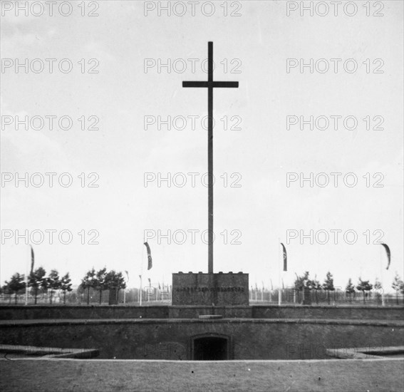 Düsseldorf Exhibition 1937 large cross