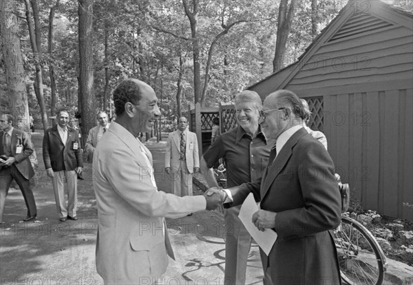 Jimmy Carter watches as Anwar Sadat