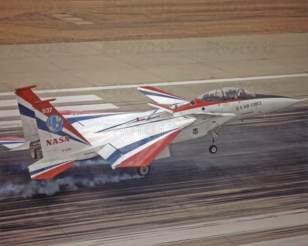 F-15 ACTIVE touches down on Edwards AFB runway