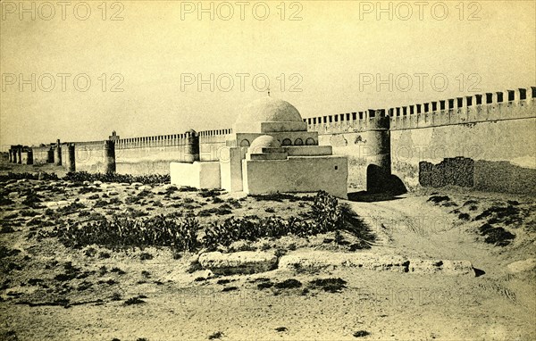 Les remparis cote est.  Kairouan, Tunisia