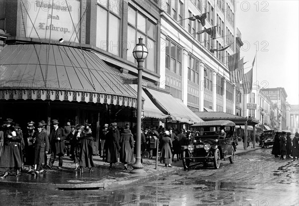 Street scene, Woodward & Lothrop