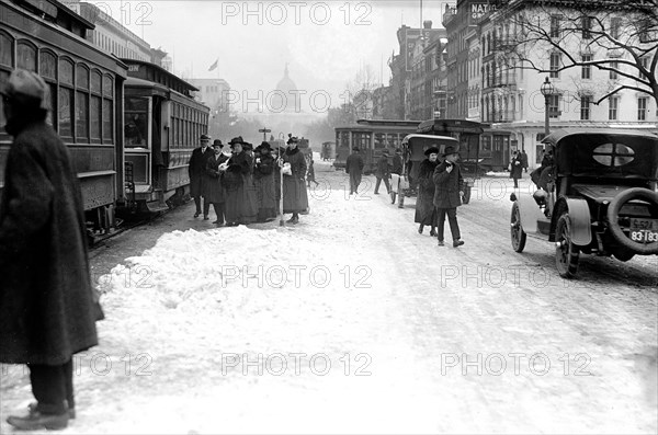 Snow street scene on Pennsylvania Avenue