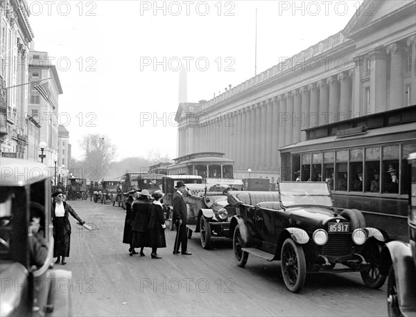 Street scene, Washington monument in background ca. 1913