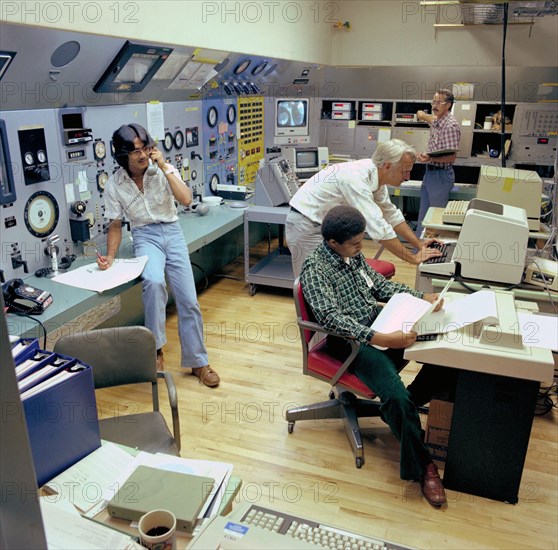 40x80ft Wind Tunnel control room with technicians and engineers