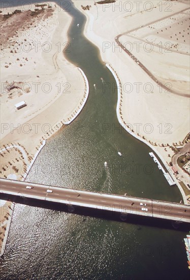 London Bridge crosses Havasu Lake at Lake Havasu City