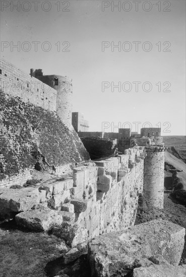 Krak de Chevaliers (Kala't el-Husn), the outer and inner wall ca. 1920