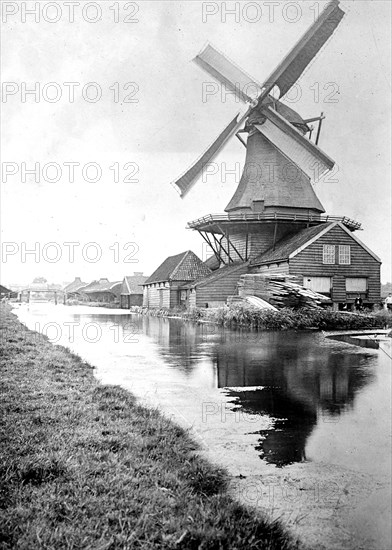 Holland. Sawmill at Zaandan ca.  between 1910 and 1926