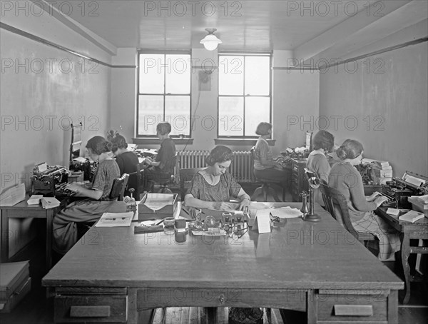 Women working at the National Highway Association ca.  between 1910 and 1920