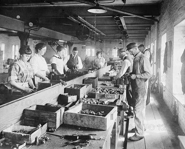 Men and women working at the Express Spark Plug Company ca.  between 1910 and 1926