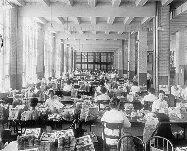 Women working at the Bureau of Printing & Engraving, [Washington, D.C.] ca.  between 1910 and 1925