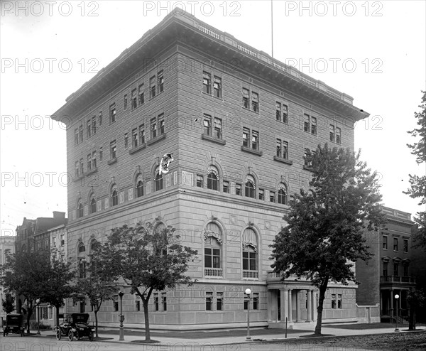 Cars parked outside the University Club builidng ca.  between 1910 and 1926