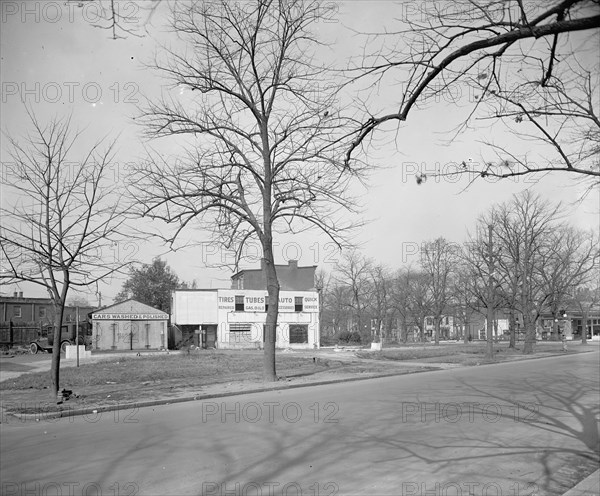 Early 20th century service station, possibly abandoned ca. between 1910 and 1926