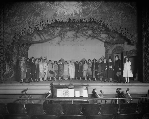 Uncle Sam's Follies performers  ca.  between 1910 and 1925