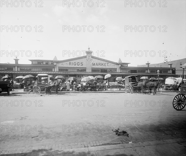 Customers outside of Riggs Market, 1172 ca.  between 1910 and 1926