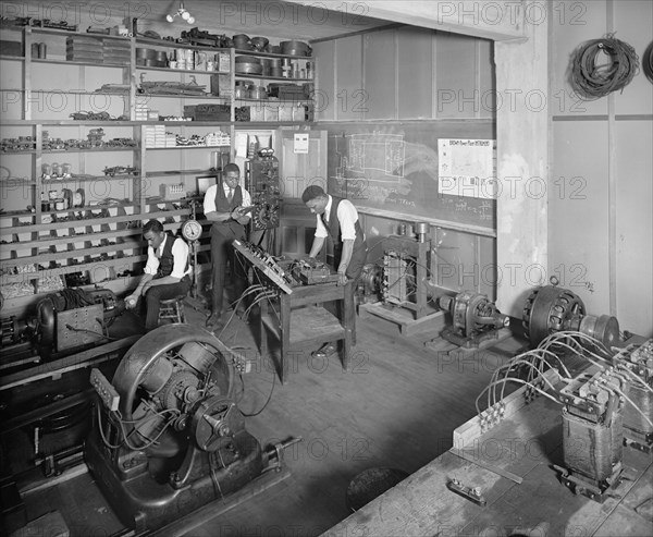 African American men in a workshop at Howard University, [Washington, D.C.]. ca.  between 1910 and 1920
