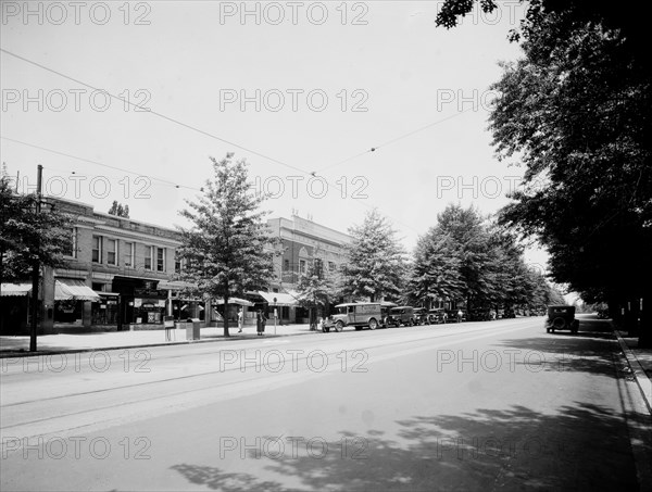 Street view, Washington, D.C. ca. between 1910 and 1935