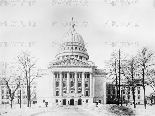 State Capitol Building, Madison, Wisconsin. ca.  between 1910 and 1920