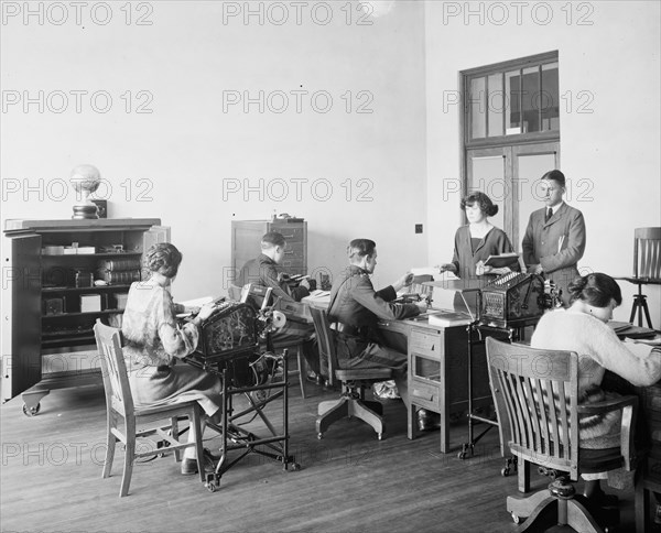 Eastern High School students, Bank, [Washington, D.C.] ca.  between 1910 and 1920