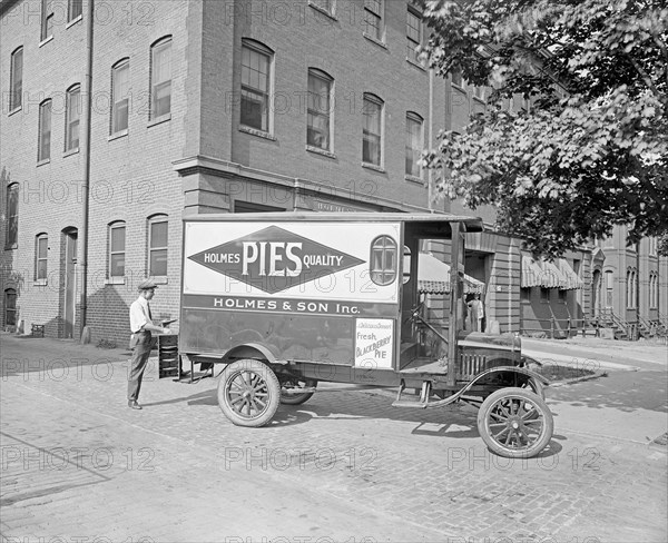 Holmes Bakery truck, Ford Motor Company ca.  between 1910 and 1935