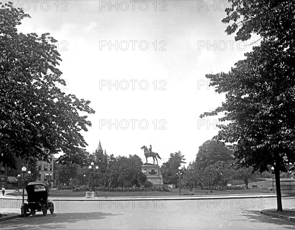 Equestrian statue at Thomas Circle, [Washington, D.C.] ca. between 1910 and 1925