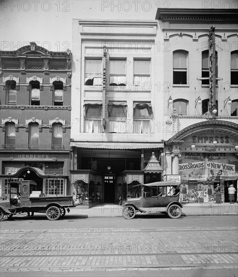 Cars parked in front of Hahn's shoe store, 414 9 St., N.W., [Washington, D.C.]. ca.  between 1910 and 1920