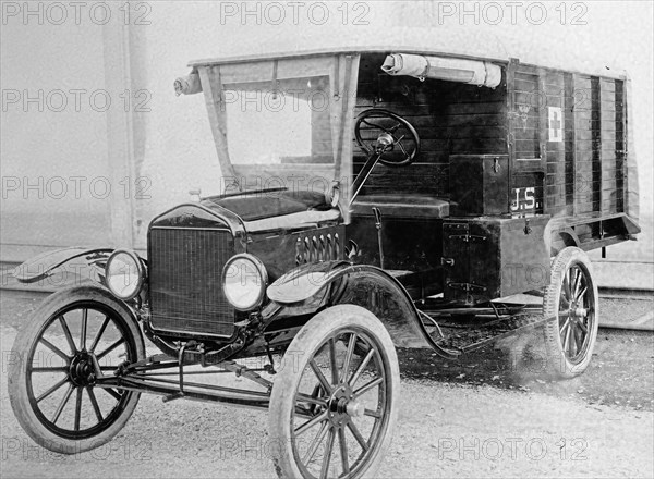 Red Cross ambulance ca.  between 1910 and 1935