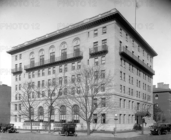 Cars parked outside the Army & Navy Club, 17th and I Streets, [Washington, D.C.] ca.  between 1910 and 1926