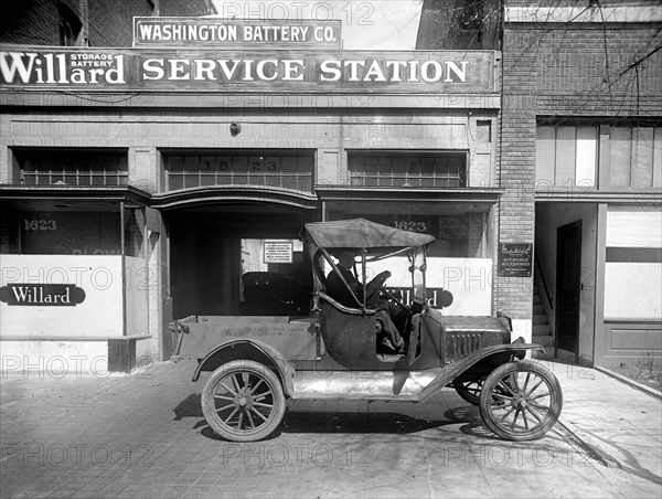 Early pick up truck parked outside the Washington Battery Company / Willard Service Station ca.  between 1910 and 1920
