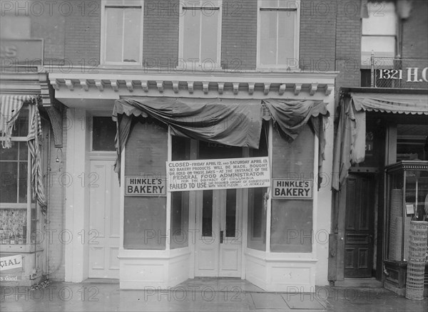 Sign on the front of Hinkle's Bakery which was closed by the government because the owner failed to use the required amount of substitutes with wheat flour. J. Hinkle ca.  1918