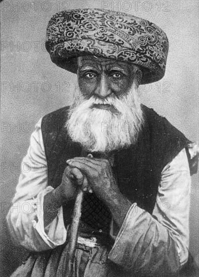 Palestine, portrait of a Moslem [Muslim] chief. Sheek [i.e., Sheikh] of the Palestine desert ca. between 1909 and 1919