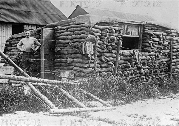 Red Cross laboratory at the front ca. between 1909 and 1920