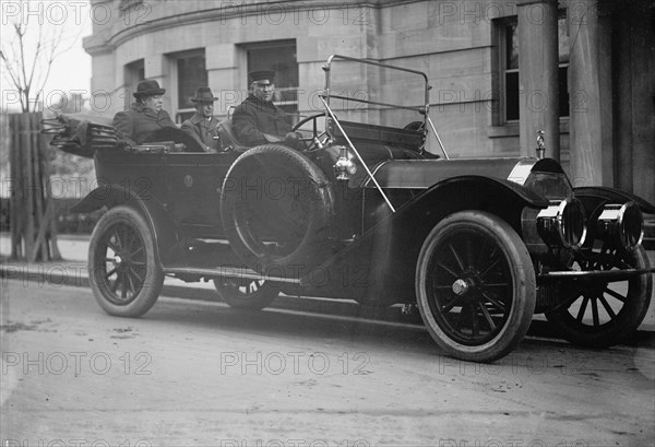 President Taft in auto ca. between 1909 and 1919