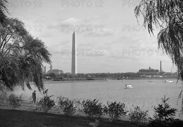 Washington Monument & basin in Washington D.C. ca. between 1909 and 1923