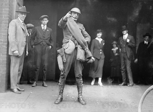 Sgt. Heffeman, soldier pointing at the camera ca. between 1909 and 1920