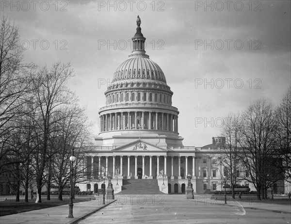 U.S. Capitol on a cloudy day ca. between 1909 and 1920
