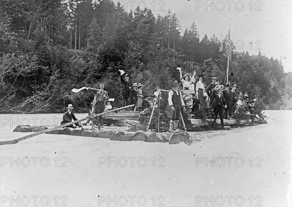 Passengers on a raft, Isar River in Germany ca. between 1909 and 1920