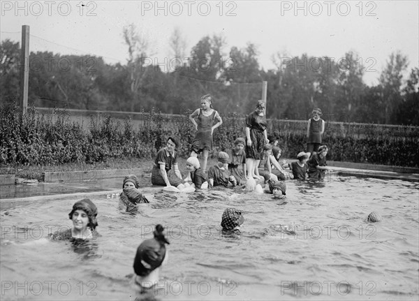 Kids swimming in the municipal bathing beach / swimming pool ca. between 1909 and 1919
