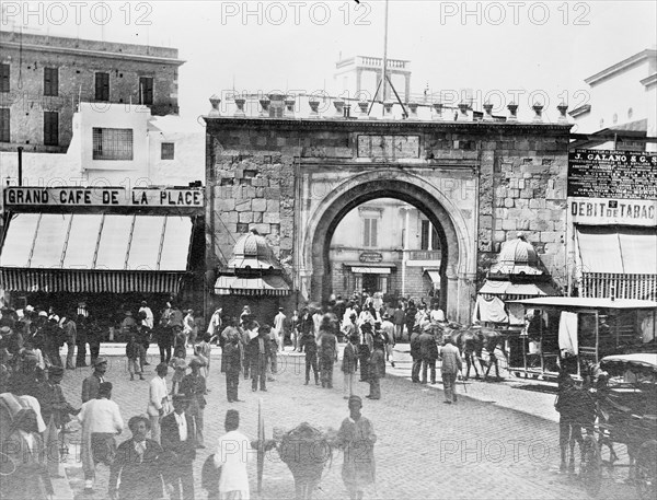 Street scene near the French gate at Tunis Tunisia ca. between 1909 and 1919