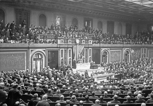 President Woodrow Wilson addresses Congress [Washington, D.C.] ca. between 1909 and 1940