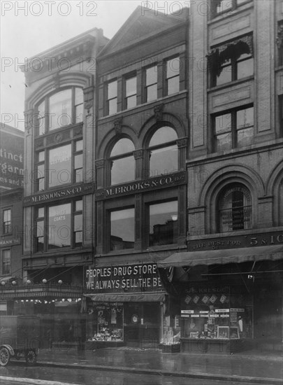 Exterior of People's Drug Store, 11th and G Streets, Washington, D.C., with other shops ca. between 1909 and 1932