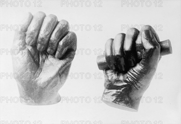 Cast of Abraham Lincoln's right hand ca. between 1909 and 1919