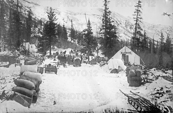 Alaska [Camps at Kennedys Road House on New Government Trail, Thomson Pass] ca. between 1909 and 1920