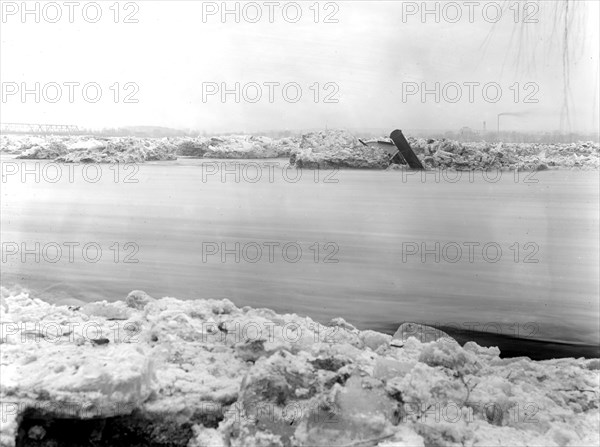 Ice jam, Potomac River ca. 1918
