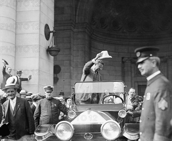 Roosevelt at Union Station ca.  between 1918 and 1919