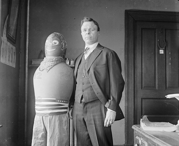 Boxer Battling Bat Nelson ca.  between 1918 and 1920