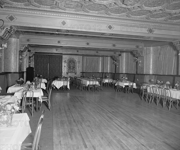 Carlton Hotel, night club, empty tables ca.  between 1918 and 1928