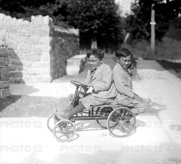 Simplico & Luicio Sodiria, Philipine twins ca.  between 1918 and 1920